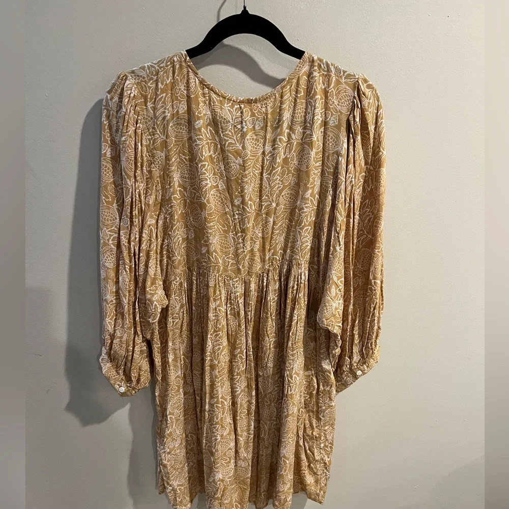 NWT Sonmer light weight Women’s mustard Floral dress with big sleeves - Picture 6 of 10